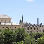 Spacious And Atypical Nest View Of Monuments