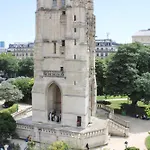 Spacious And Atypical Nest View Of Monuments
