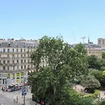 Spacious And Atypical Nest View Of Monuments