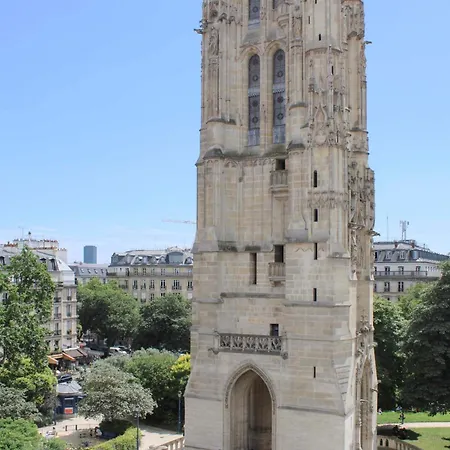 Spacious And Atypical Nest View Of Monuments