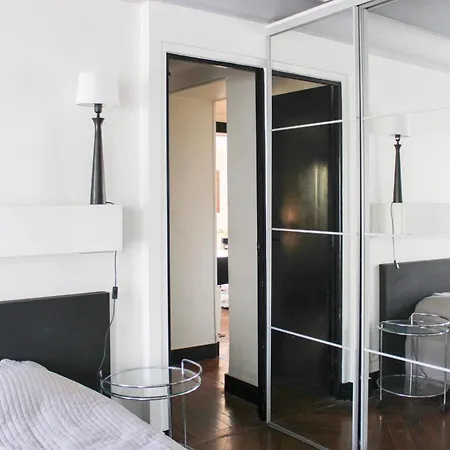 Spacious And Atypical Nest View Of Monuments Apartment
