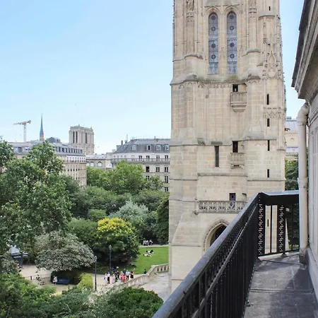 Spacious And Atypical Nest View Of Monuments Apartment *