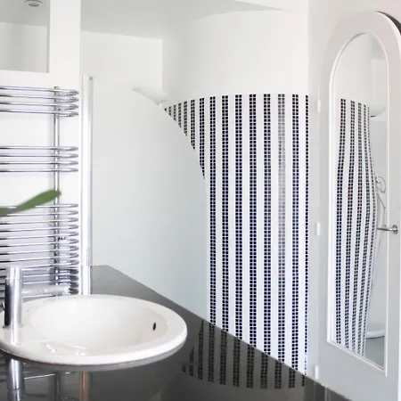 Apartment Spacious And Atypical Nest View Of Monuments Paris