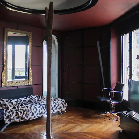 Spacious And Atypical Nest View Of Monuments Apartment