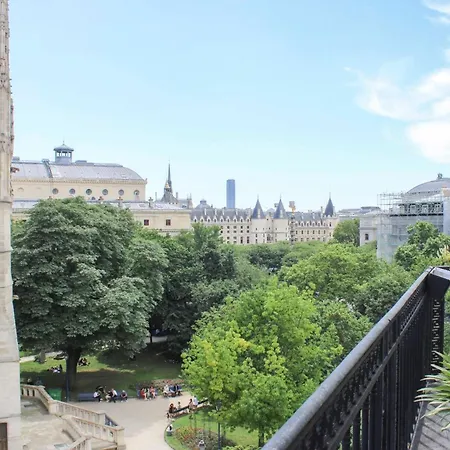 Apartment Spacious And Atypical Nest View Of Monuments Paris